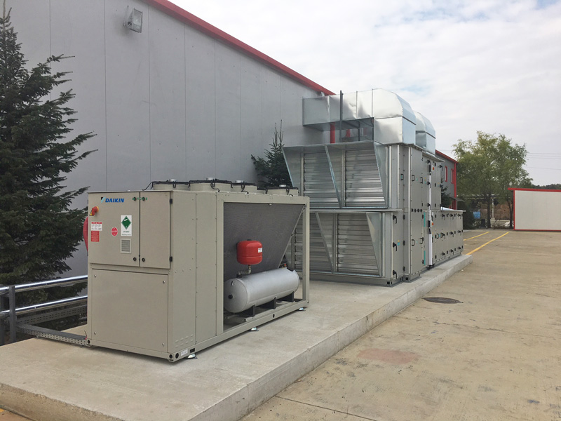 Echipamente de climatizare pentru camera curata, centrala de tratare aer Systemair, chiller Daikin, centrale termice Ariston Calsonic