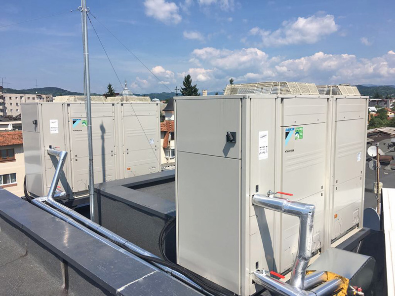 Echipamente de climatizare si ventilatie Climaveneta, chiller Daikin, Mercantis Campina